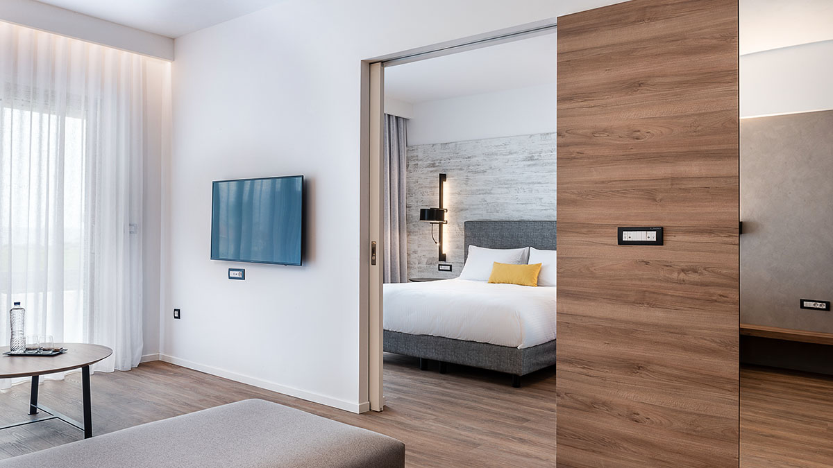 Family Suite Sharing Pool 